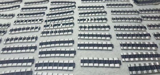 উচ্চ মানের কারখানার বিক্রয় টেকসই উচ্চ-দক্ষতা পিভিডি ভ্যাকুয়াম ধাতুকরণ মেশিন বহু-স্তর আবরণ ক্ষমতা সহ