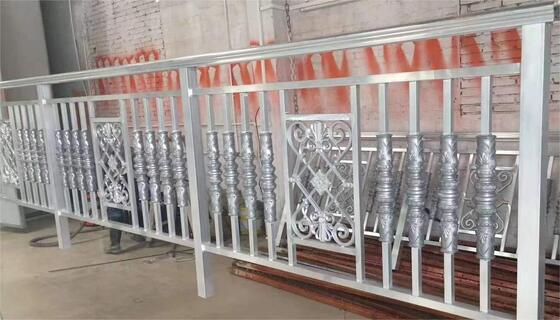 শক্তিশালী আঠালো এবং দীর্ঘস্থায়ী প্রতিরক্ষামূলক ফিল্ম সহ বড় হার্ডওয়্যার পিভিডি ভ্যাকুয়াম লেপ মেশিন